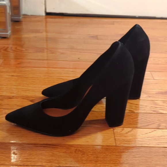 Steve Madden Prompt Black Nubuck Pumps - Picture 2 of 4